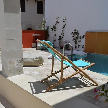 Rossa Suites *